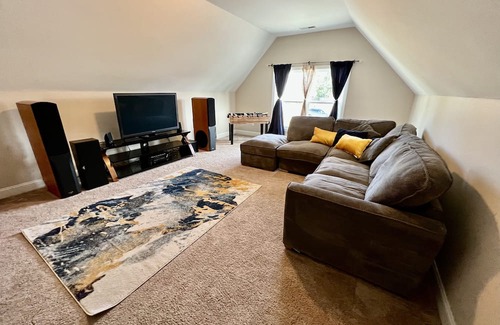 Aberdeen Casa | 4BR Getaway Close 2 US Open 2024