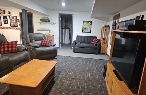 Jeffersonville - Clarksville Casa | New lower price! Spacious single family home near Churchill Downs!