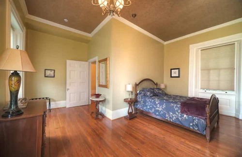 Burlington Otro | NEW to VRBO 5 Star Super Host. Enjoy a historic farmhouse on five private acres.