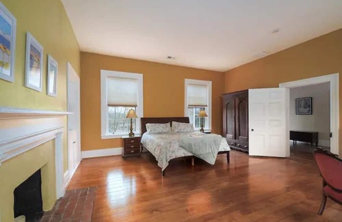 Burlington Otro | NEW to VRBO 5 Star Super Host. Enjoy a historic farmhouse on five private acres.