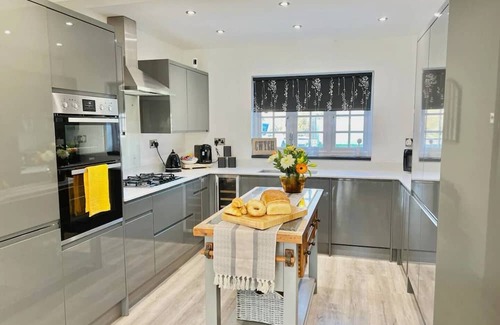 Brondini Casa | Pass the Keys | Rosedale Cottage | Large Pool! | Pass The Keys