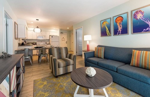Mission Valley Complejo | Family Friendly Mission Valley two-bedroom suite with full kitchen