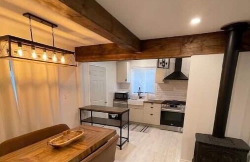 Pefferlaw Cabaña | Cozy Modern Cottage Steps From The Wate