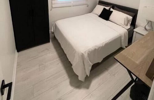 Pefferlaw Cabaña | Cozy Modern Cottage Steps From The Wate