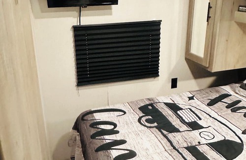 Yakima Casa | Glamping in a like new, well maintained RV that has everything you need!!!