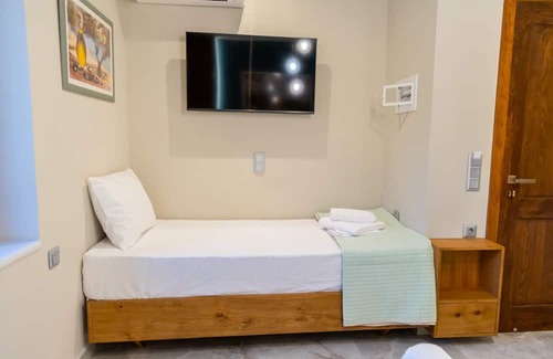 Omales Apartamento | Armenopertra view-Akantha ,triple room, Mani