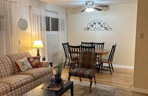 Lamar Casa | Relax and Unwind at the Highland House