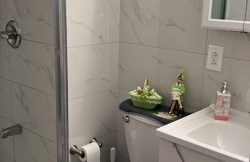 Kew Gardens Hills Casa | Shared room is ready to use