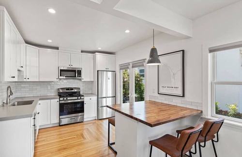 Half Moon Bay Cabaña | Elle's Place 2 Blocks from Main Street