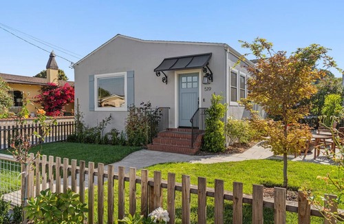 Half Moon Bay Cabaña | Elle's Place 2 Blocks from Main Street