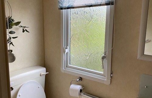 Leven Cabina | Beautiful 2-Bed Caravan situated near Leven, Fife