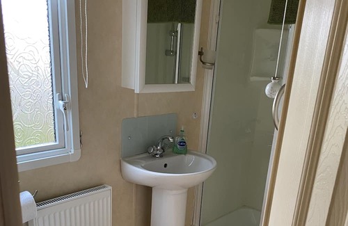 Leven Cabina | Beautiful 2-Bed Caravan situated near Leven, Fife