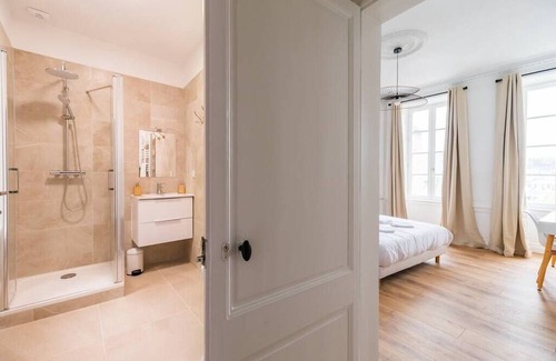 Guingamp Apartamento | Logement D'exception : 10 Chambres et Babyfoot