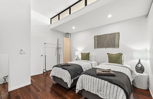 Teneriffe Apartamento | Teneriffe Hidden Warehouse! 2Bed/1Bath/1Car