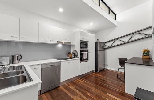Teneriffe Apartamento | Teneriffe Hidden Warehouse! 2Bed/1Bath/1Car
