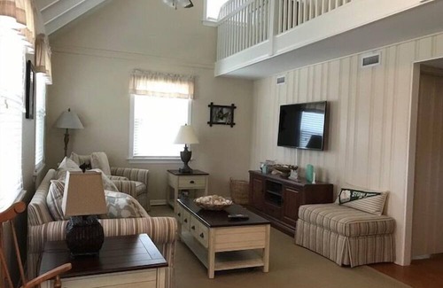 Stone Harbor Cabaña | This home is situated close to the Bird Sanctuary, Clarke's Market and a seafood market and breakfast eatery. Just a quick walk to the beach.