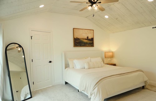 Jayhawk Casa | Romantic Ranch Getaway: Love & Adventure Await