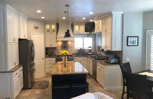 St. George Casa | Rent Our Pool and Pickleball Court, and Stay in Our House for Free!