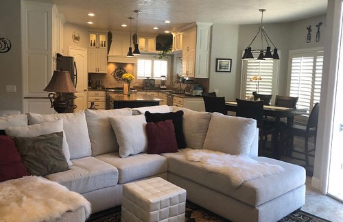 St. George Casa | Rent Our Pool and Pickleball Court, and Stay in Our House for Free!