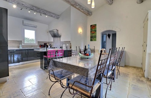 Salavas Casa | Holiday Home 'Villa L'opaline' with Mountain View, Wi-Fi and Air Conditioning