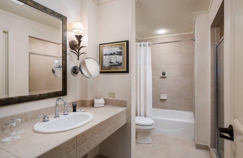 Celebration Casa | 2 Connecting Suites at a 4⭐️ Hotel