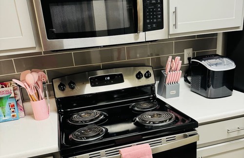 Paradise Apartamento | GNO House/9 mins to Strip/Complementary Champagne