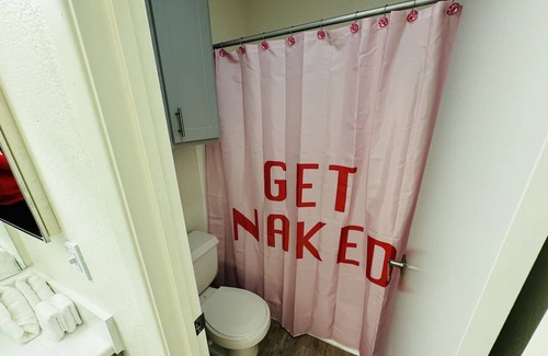 Paradise Apartamento | GNO House/9 mins to Strip/Complementary Champagne