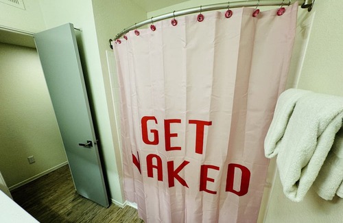 Paradise Apartamento | GNO House/9 mins to Strip/Complementary Champagne