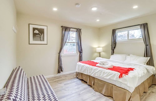 Temple Hills Casa | Temple Hills Home w/ Private Backyard < 9 Mi to DC