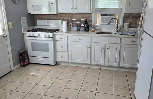 West Yarmouth Casa | Cozy Yarmouth Cottage