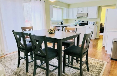 Mitchell Casa | 5br/5beds/3ba house near UM stadium, downtown Ann Arbor, with pool table