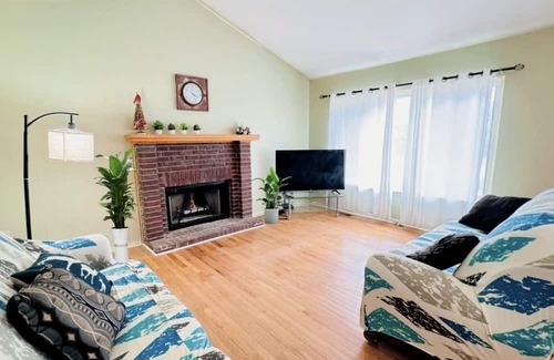 Mitchell Casa | 5br/5beds/3ba house near UM stadium, downtown Ann Arbor, with pool table