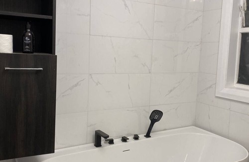 Christchurch Casa | House with a heater pool for use all year round. 4 car parks available off road