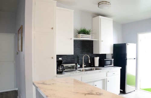 El Segundo Casa | Coastal Charm Retreat: 2bdr, Fully Private Guesthouse 10mins to LAX, Beach, SoFi