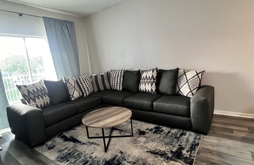 Lake Mary Apartamento | Entire Condo with Stunning Lake View