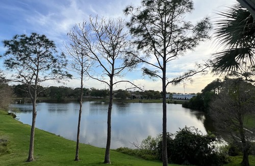 Lake Mary Apartamento | Entire Condo with Stunning Lake View