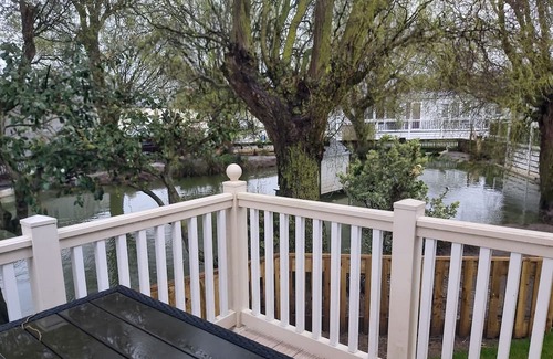 Dymchurch Casa | Meadow view Lodge - Overlooking the duck pond (D/F)