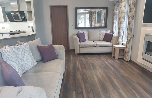 Dymchurch Casa | Meadow view Lodge - Overlooking the duck pond (D/F)