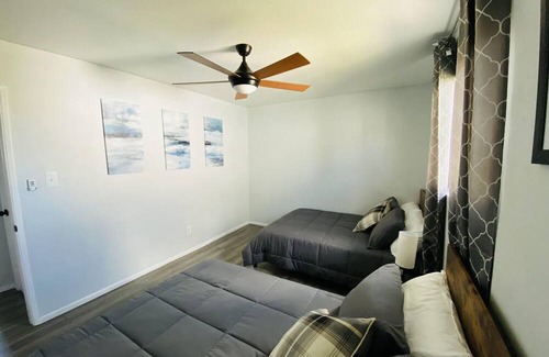 Yuma Casa | Spacious family friendly central home. Located near YRMC, Airport, & much more!