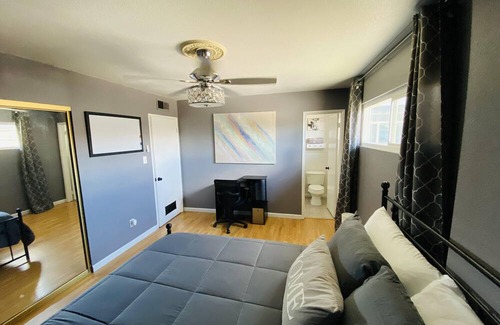 Yuma Casa | Spacious family friendly central home. Located near YRMC, Airport, & much more!