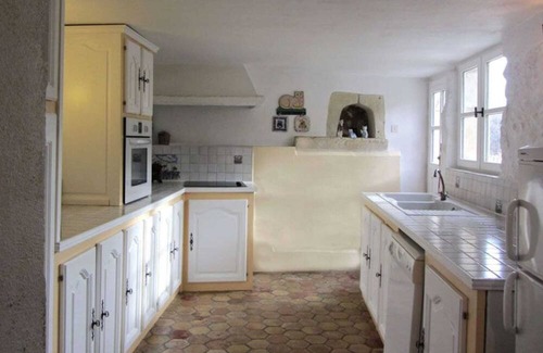 Valaurie Casa | Homerez - House for 4 ppl. with shared pool, garden and terrace at Valaurie