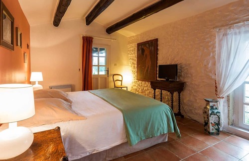 Valaurie Casa | Homerez - House for 4 ppl. with shared pool, garden and terrace at Valaurie