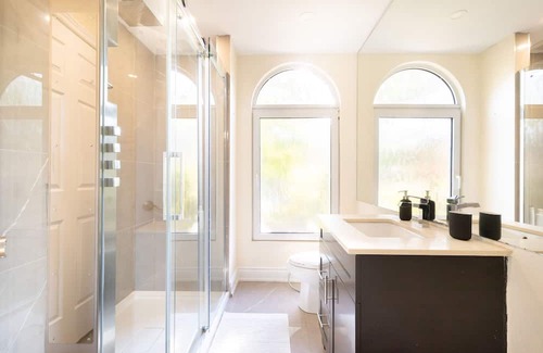 Clarkson-Lorne Park Casa | The Serenity Home Pool/Yoga/Game Room by the Lake