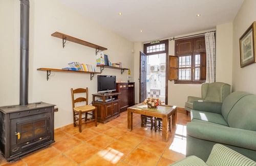 Zafarraya Cabaña | Cubo's La Casa de Tita Elvira 4 PAX / wood stove / free wifi