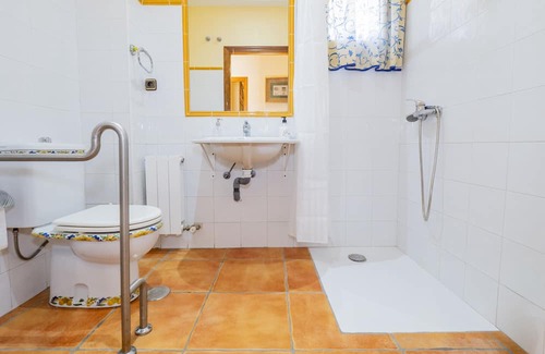 Zafarraya Cabaña | Cubo's La Casa de Tita Elvira Family 16 PAX / community pool / adapted bathroom / free wifi