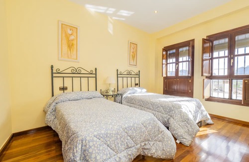 Zafarraya Cabaña | Cubo's La Casa de Tita Elvira Family 20 PAX