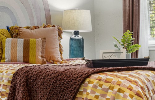 Tulsa Casa | Serene 2BR Retreat: Stylish, Safe & Family-Friendly Haven with Amenities Galore!