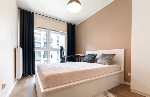 Czyzyny Apartamento | Modern Apartment I Smart TV I Parking I Working Desk