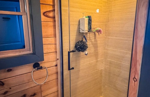Northville Cabina | Sacandaga Serenity: Your Ultimate Cozy Cabin Getaway Awaits! 550 ft Lake Front!