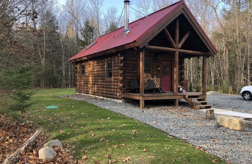 Northville Cabina | Sacandaga Serenity: Your Ultimate Cozy Cabin Getaway Awaits! 550 ft Lake Front!